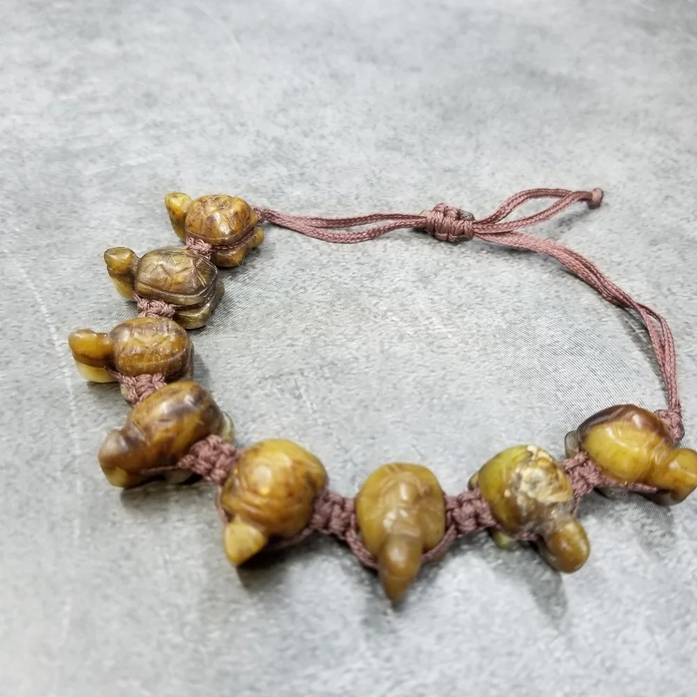 Turtle bracelet carved stone agate bracelet - Picture 1 of 14